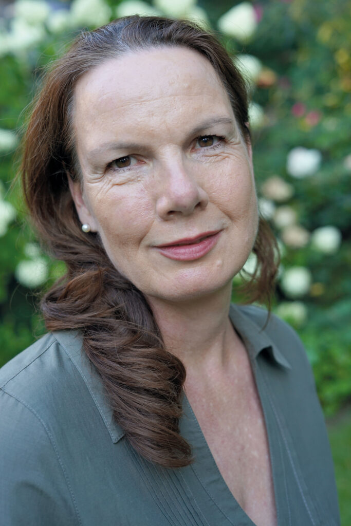 Portrait Anne Heitkämper zertifizierte Senioren-Assistenz und Alltagshilfe Schenefeld, Halstenbek, Blankenese, Iserbrook, Rellingen und Elbvororte